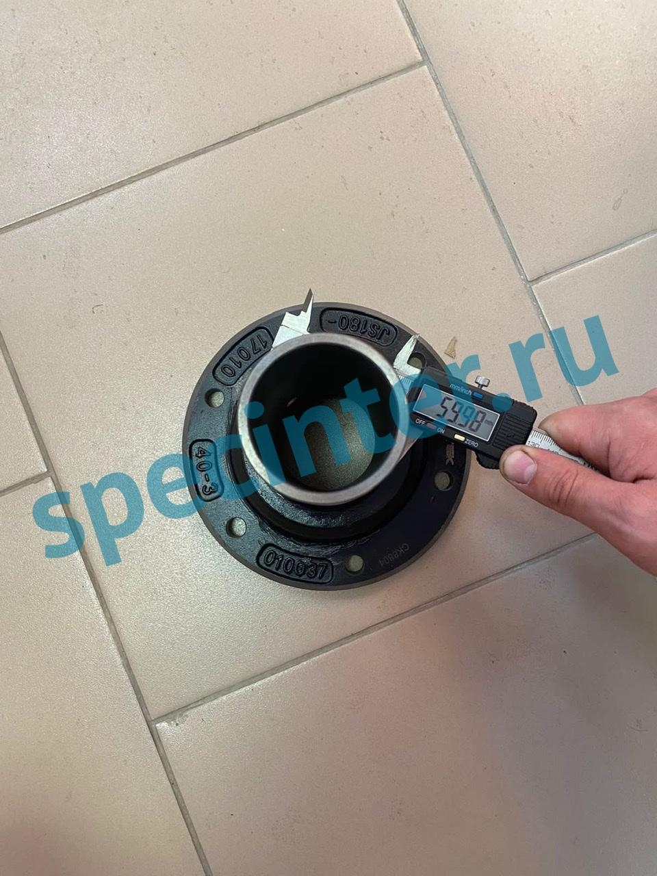 Крышка КПП подшипника первичного вала 340/375 л.с. D=60 H=162